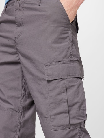 Carhartt WIPregular Cargo hlače - siva boja