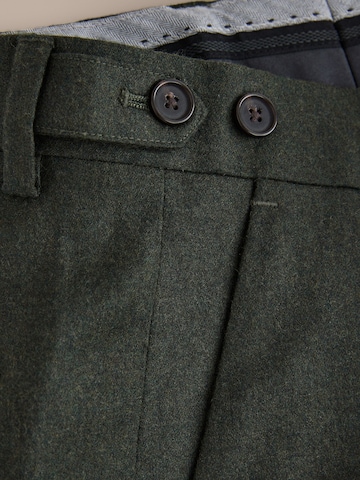Slimfit Pantaloni con piega frontale di Next in verde