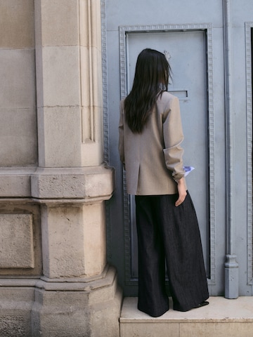 MANGOWide Leg/ Široke nogavice Traperice s naborima 'Artemide' - plava boja