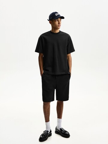 Loosefit Pantaloni di Bershka in nero: frontale