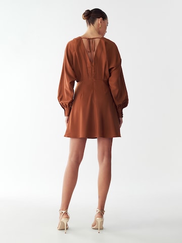 Willa Φόρεμα 'SALEM' σε καφέ: πίσω