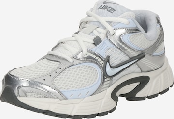 Baskets basses 'V5' Nike Sportswear en blanc : devant