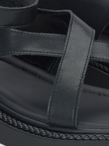 Estro Sandaal '22-21' in Zwart