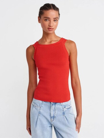 Dilvin Top in Rood: voorkant