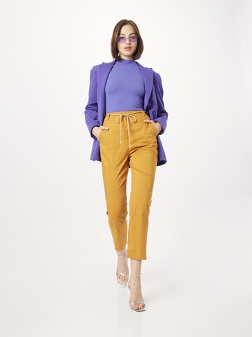 Regular Pantalon chino PATRIZIA PEPE en jaune