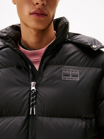 Tommy Jeans Vinterjakke 'Alaska' i sort