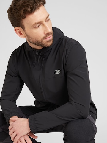 new balance Trainingsjacke in Schwarz