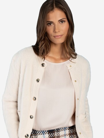 MORE & MORE Strickjacke in Beige: Vorderseite