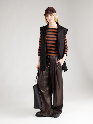 Tricou de la MORE & MORE pe maro