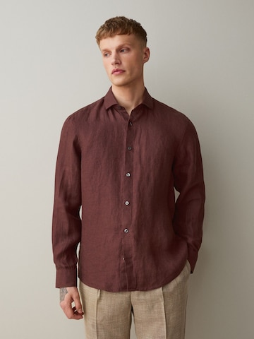 Coupe regular Chemise Next en marron : devant