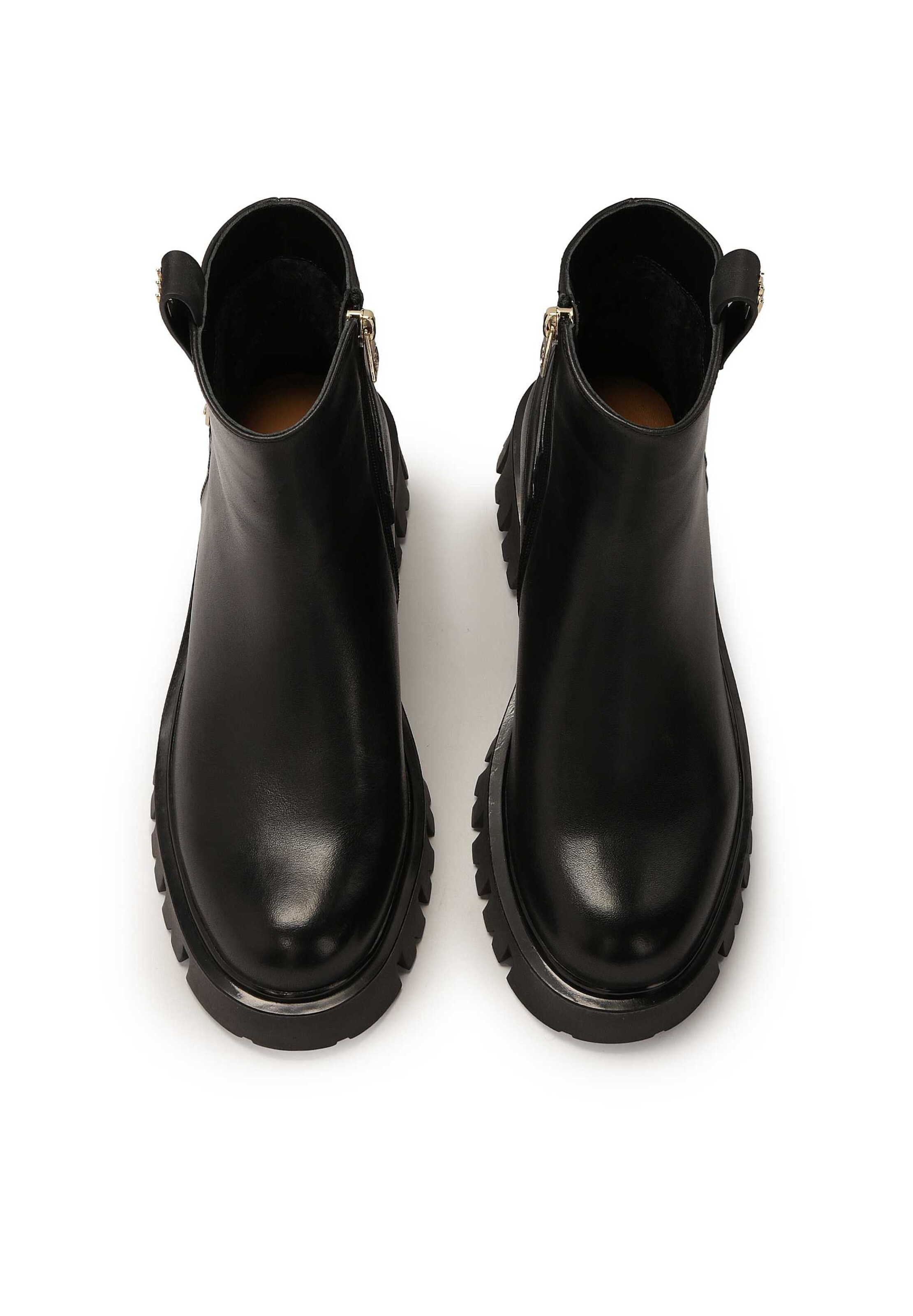 Kazar Boots in Black