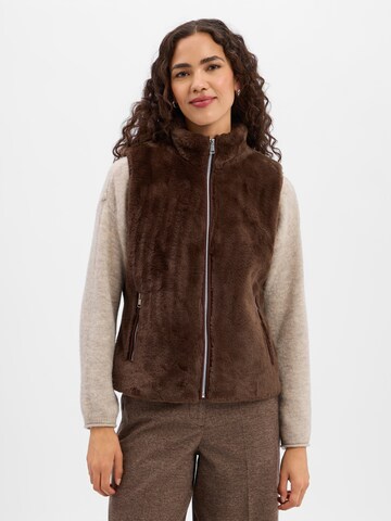 Marie Lund Vest in Brown: front