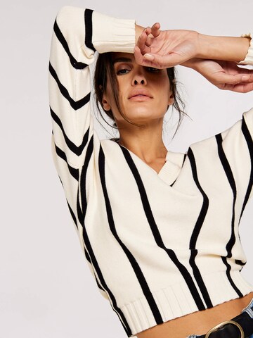 Pull-over 'Chevron' Apricot en blanc