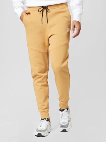 Effilé Pantalon Nike Sportswear en beige : devant