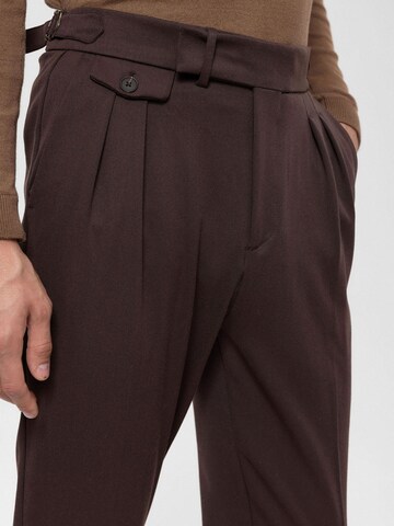 Antioch Slim fit Pleat-front trousers in Brown