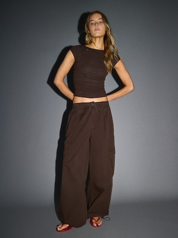 Tricou de la Bershka pe maro