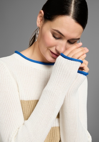 HECHTER PARIS Sweater in White