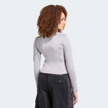 ADIDAS ORIGINALS - Sudadera con cremallera en gris