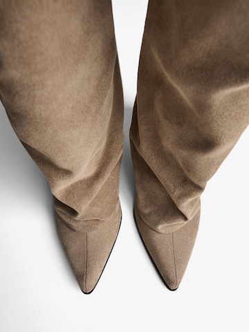 Bershka Stiefel in Braun