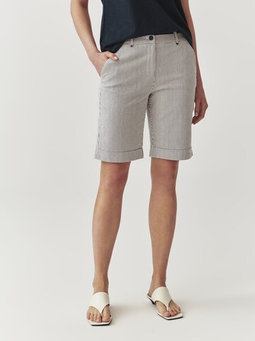 Slimfit Pantaloni 'SORO' di TATUUM in grigio: frontale