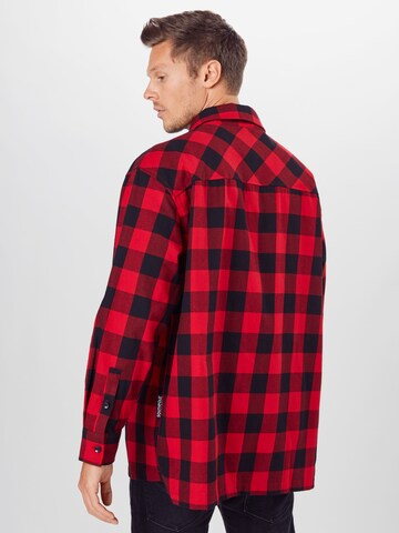 Coupe regular Chemise SOUTHPOLE en rouge