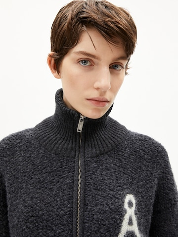 ARMEDANGELS Gebreid vest 'ICONIC Å GWENAA' in Zwart