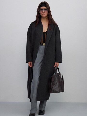 Cappotto di mezza stagione '475' di Estro in grigio