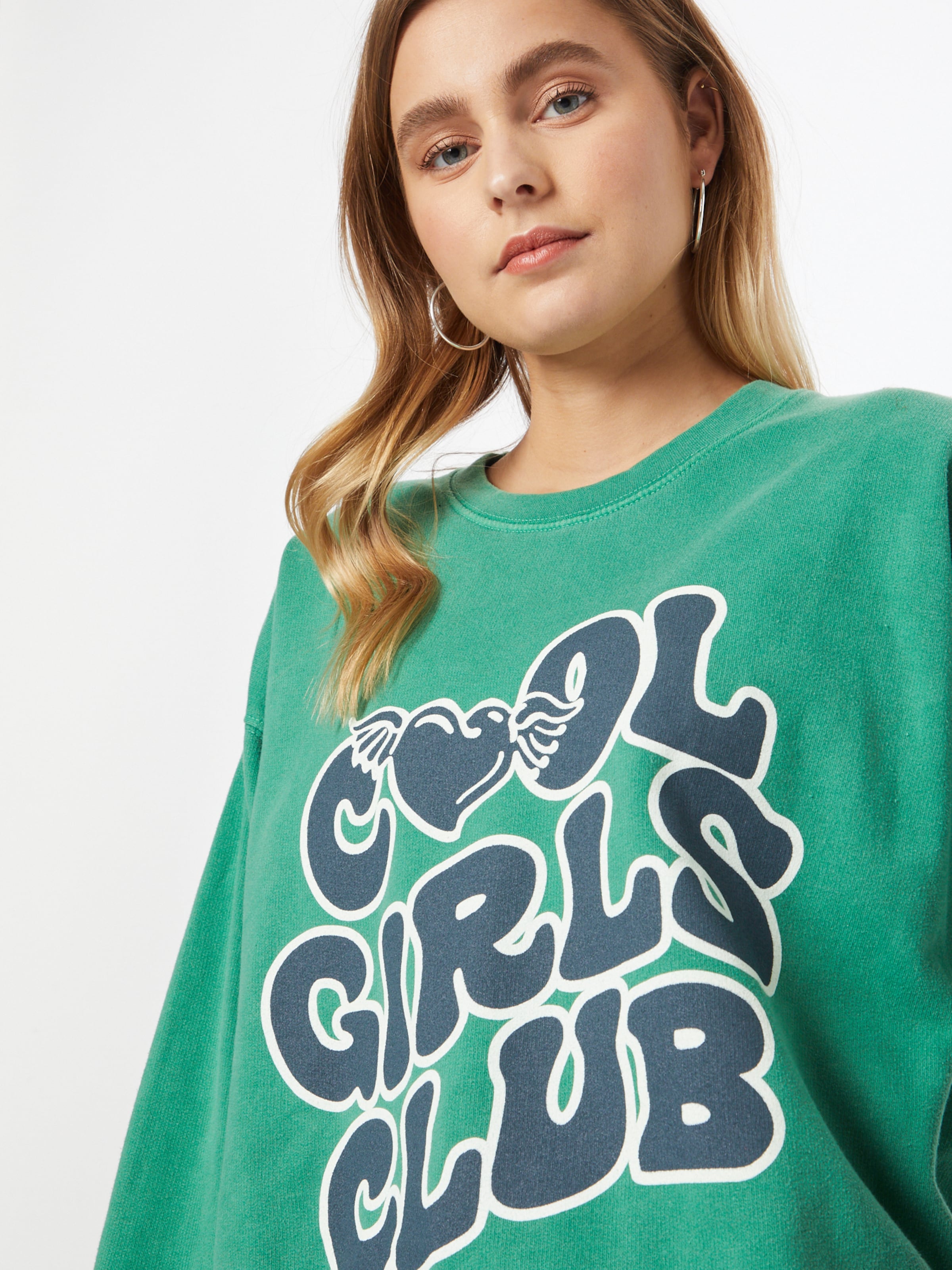 Nasty Gal Sweatshirt Cool Girls Club in Jade Dark Green ABOUT YOU