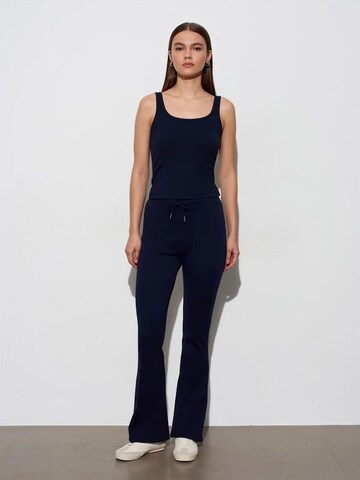 évasé Pantalon Dilvin en bleu : devant