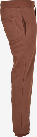 Tapered Pantaloni di Urban Classics in marrone