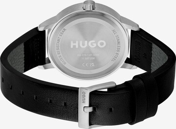 Ceas analogic de la HUGO pe negru