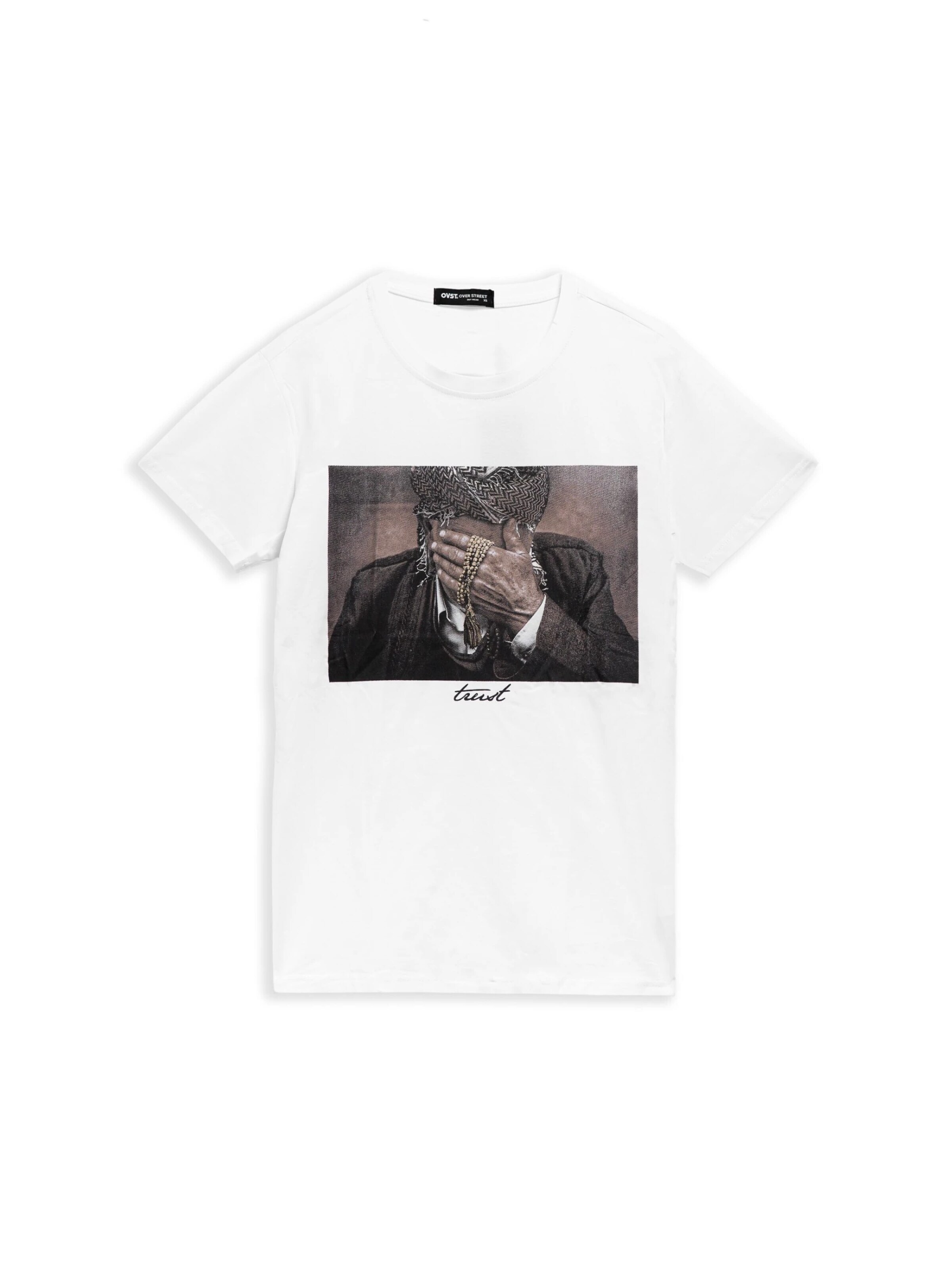 OVER STREET - Camiseta 'Camiseta blanca old man prayer beads slim fit tee' en blanco: frente