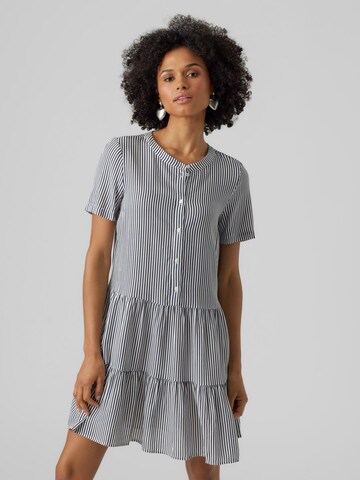 VERO MODA - Vestidos camiseiros 'Bumpy' em branco: frente