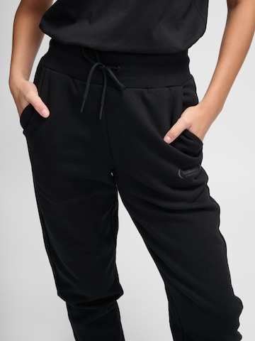 Effilé Pantalon de sport 'PAOLA' Hummel en noir