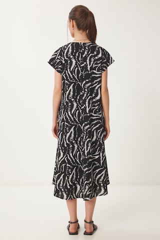 Happiness İstanbul Kleid in Schwarz