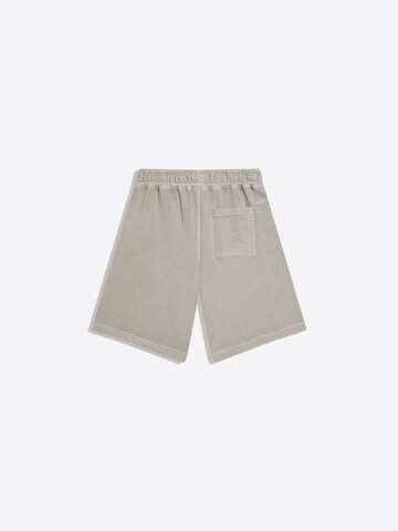 BershkaBaggy Hlače - siva boja