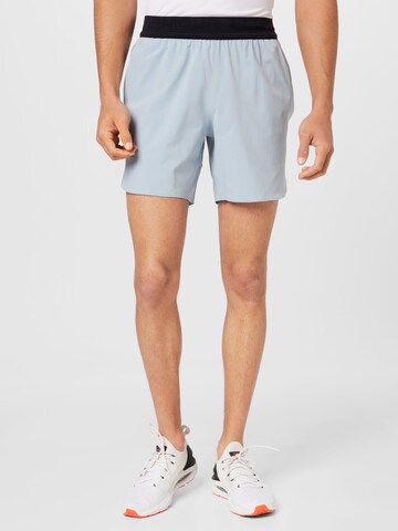 UNDER ARMOUR Regular Sportshorts 'Peak' in Blau: predná strana