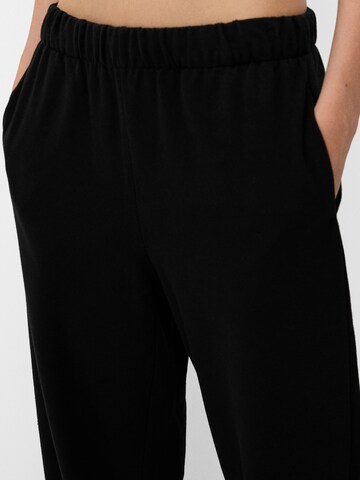 Tapered Pantaloni di Bershka in nero