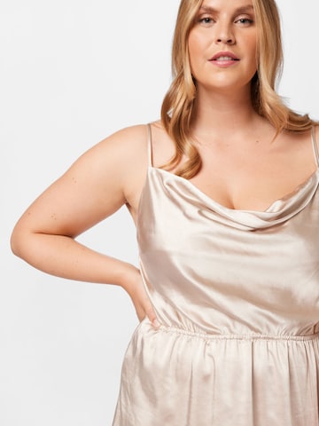 Robe Nasty Gal Plus en beige