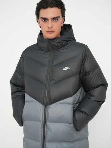 Nike Sportswear Зимнее пальто 'WINDRUNNER STMNT' в Серый
