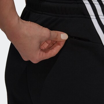 ADIDAS SPORTSWEAR Loosefit Sportshorts in Schwarz