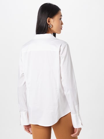 Part Two - Blusa en blanco