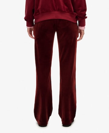 Superdry Regular Broek in Rood