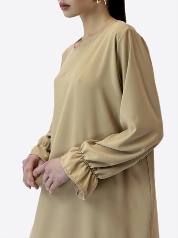 Elara Kleid in Beige