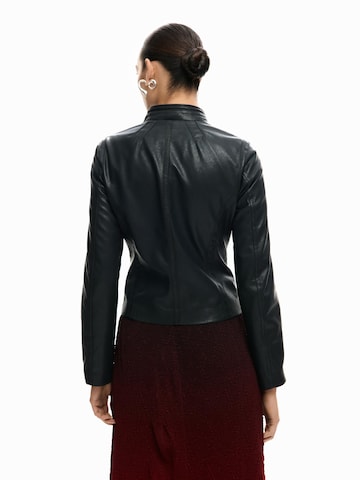 Desigual Välikausitakki värissä musta