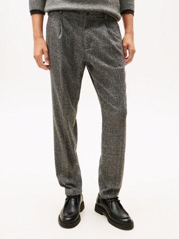 TOMMY HILFIGER Regular Trousers in Grey: front