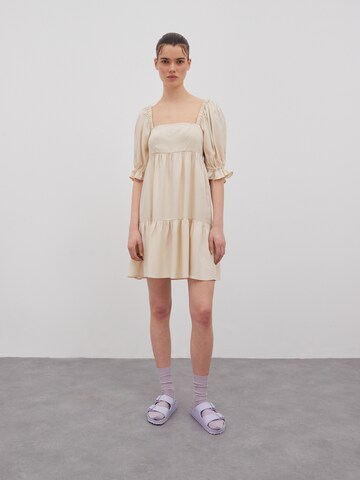 Robe 'Dafne' EDITED en beige