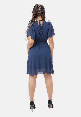 Elara Kleid in Blau