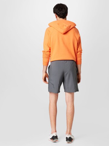 regular Pantaloni sportivi di UNDER ARMOUR in grigio