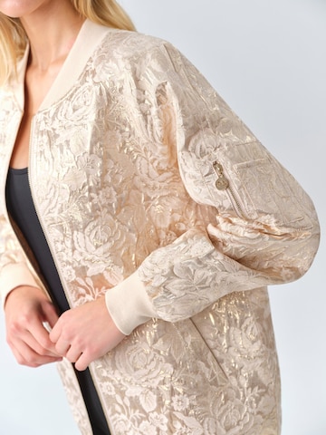 MB by Marta Buzolic Übergangsjacke‌‌ in Gold